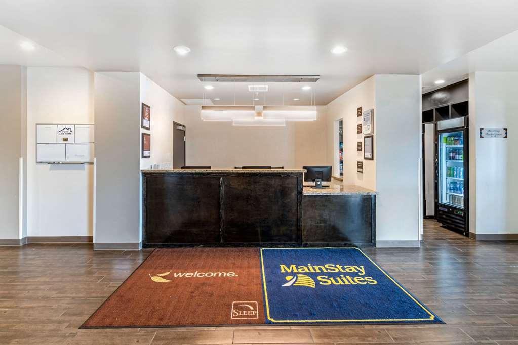 Mainstay Suites Denver International Airport Interior photo
